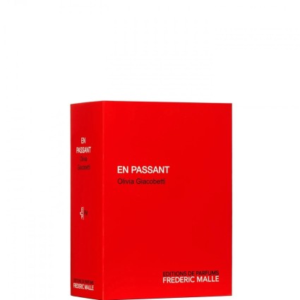 "Frédéric Malle En Passant: A delicate, fresh, and airy lilac floral fragrance."