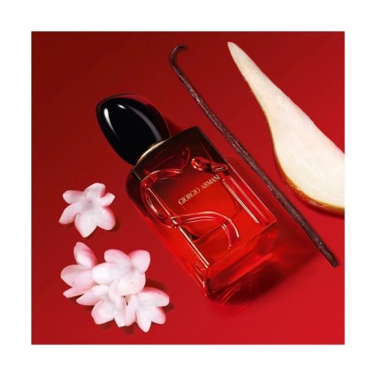 "Armani Sì Passione EDP Intense: A bold, captivating floral for passionate women."