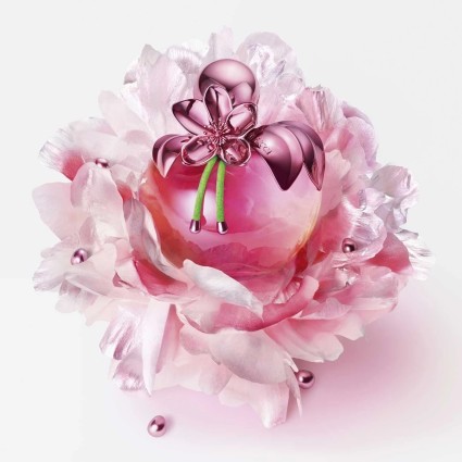 "Nina Ricci Nina Illusion: A vibrant, fruity, chypre, magic."