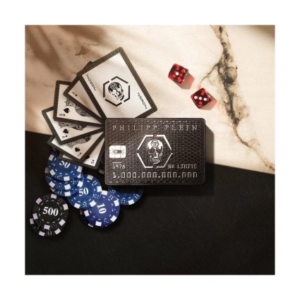 "Philipp Plein No Limit$: A bold, woody, spicy, leather scent."