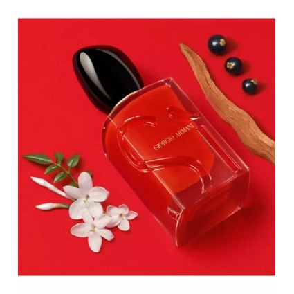"Armani Sì Passione: A bold, fruity, floral, rosy, vibrant."