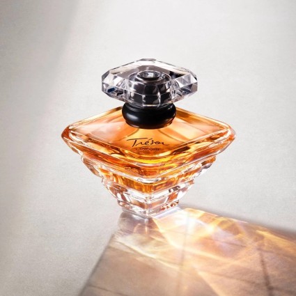 "Lancôme Trésor: A classic, warm, rose, peach, amber floral."