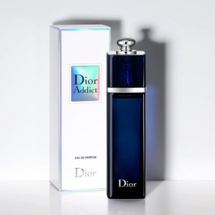 A radiant, fruity chypre. It features notes of honeysuckle, basil, lemon, and peach, with a mossy base, creating a unique, fresh