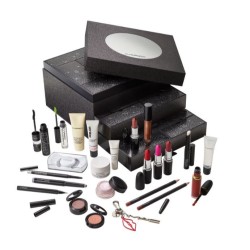 M.A.C 24 Days of M.A.C Icons ADVENT CALANDAR over 550 usd